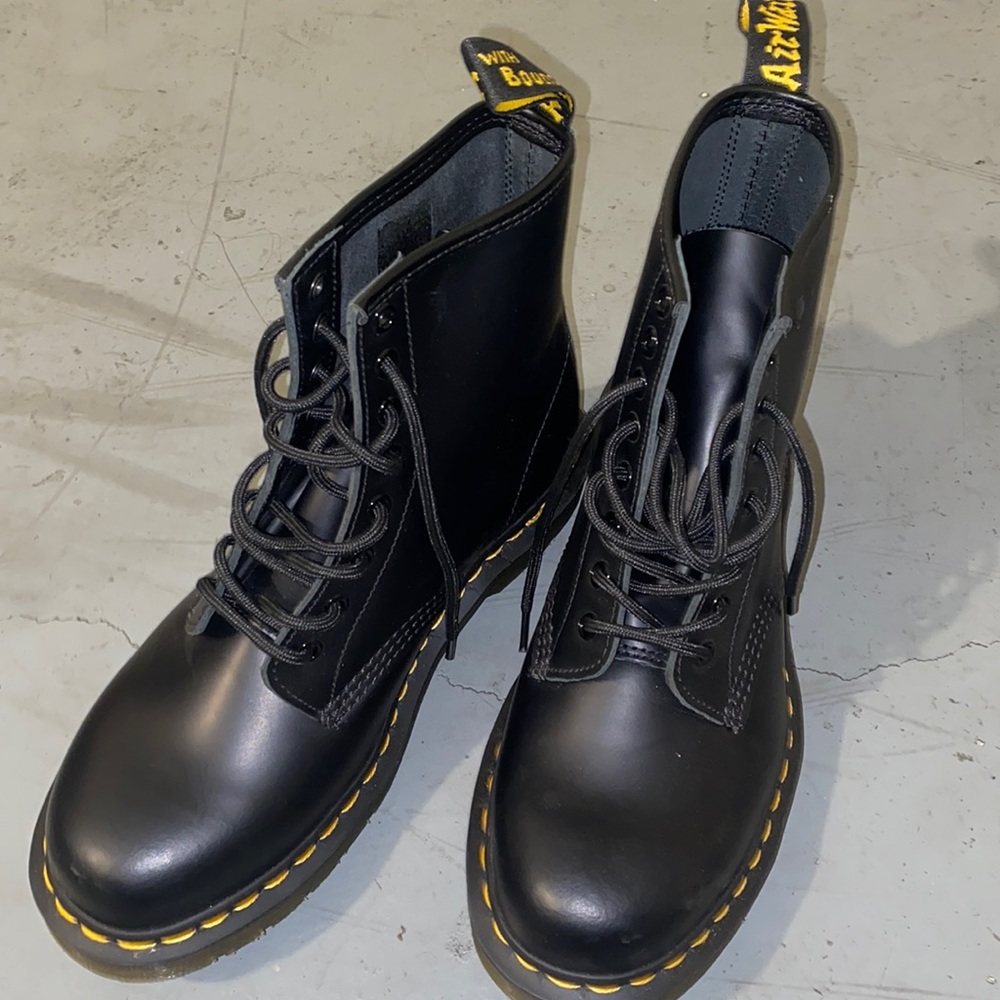 Dr.Martens 1460 smooth leather lace up boots